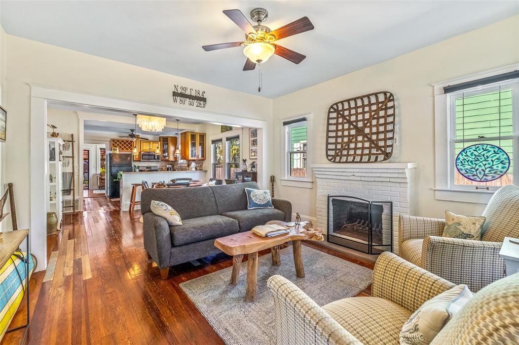 На продажу: $769,000 (4 спален, 3 ванн, 1970 Квадратных фут)