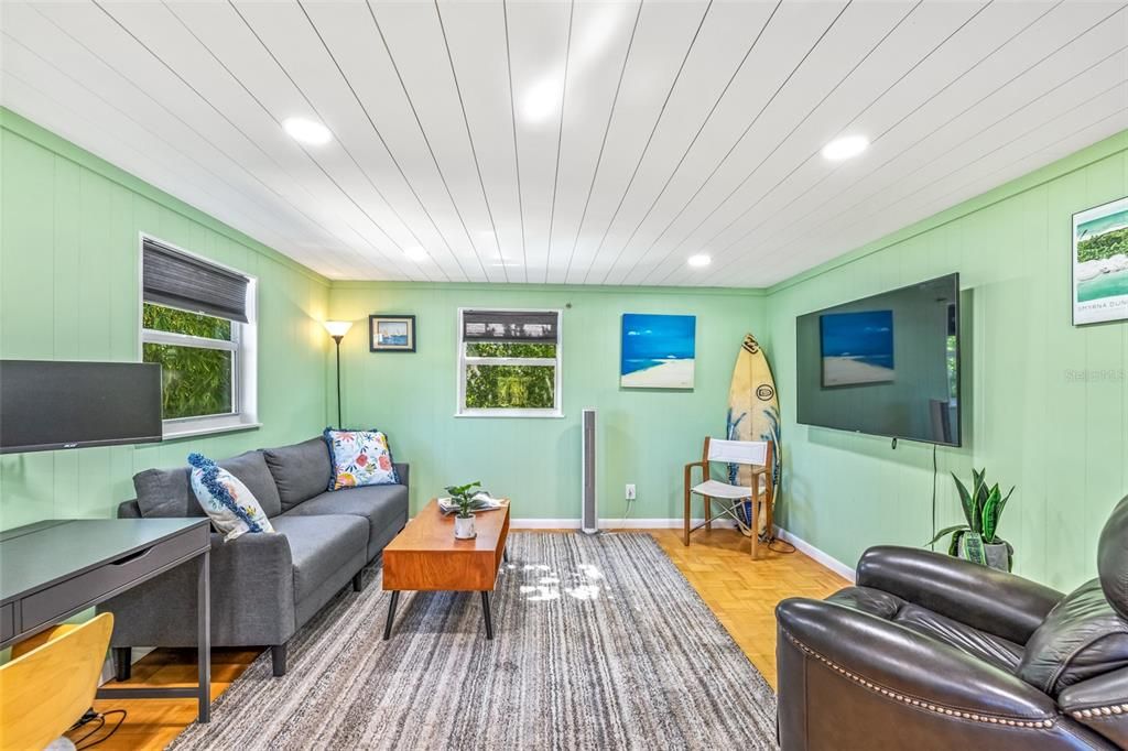 На продажу: $769,000 (4 спален, 3 ванн, 1970 Квадратных фут)