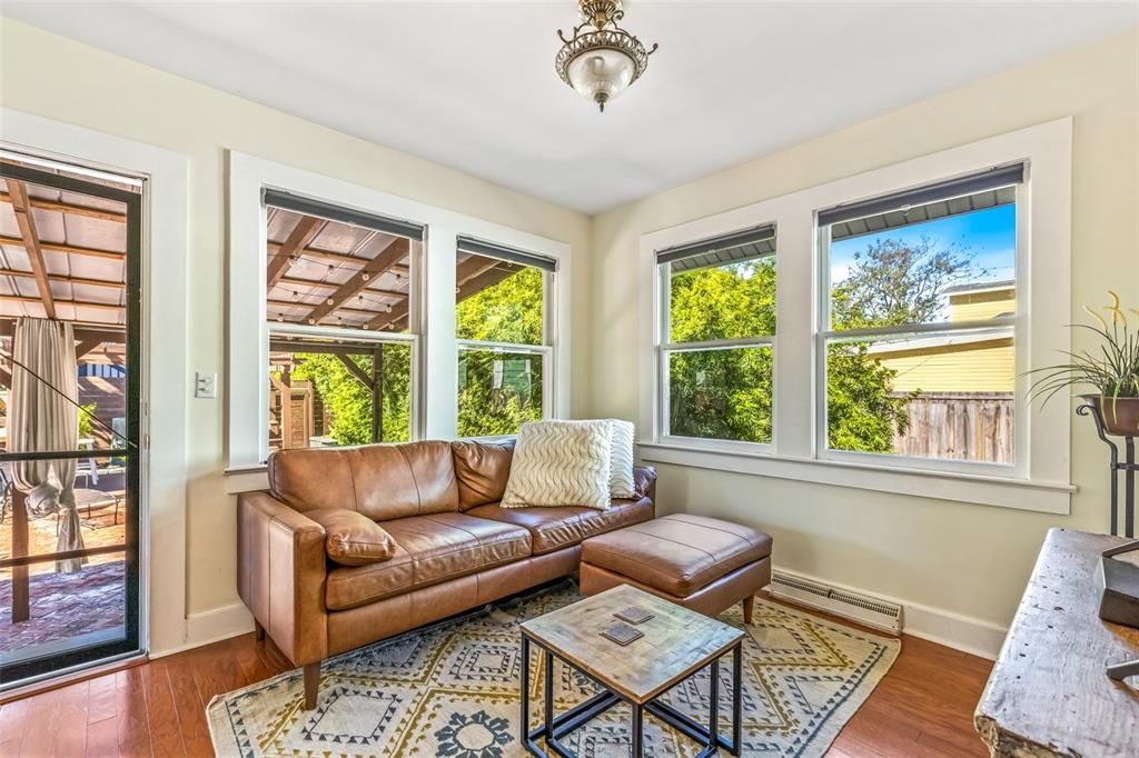 На продажу: $769,000 (4 спален, 3 ванн, 1970 Квадратных фут)