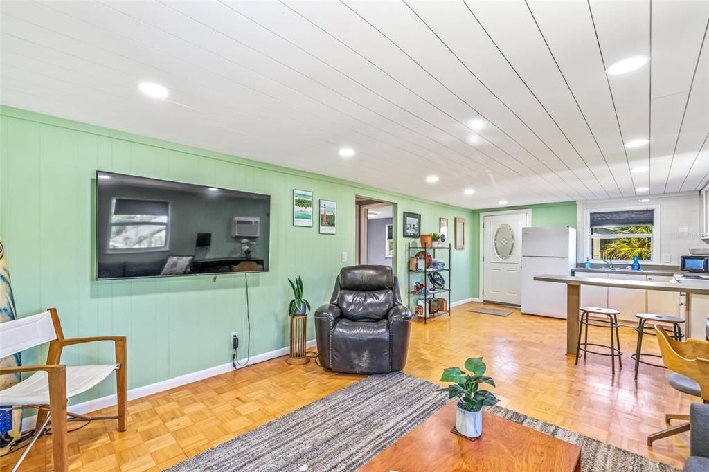 На продажу: $769,000 (4 спален, 3 ванн, 1970 Квадратных фут)