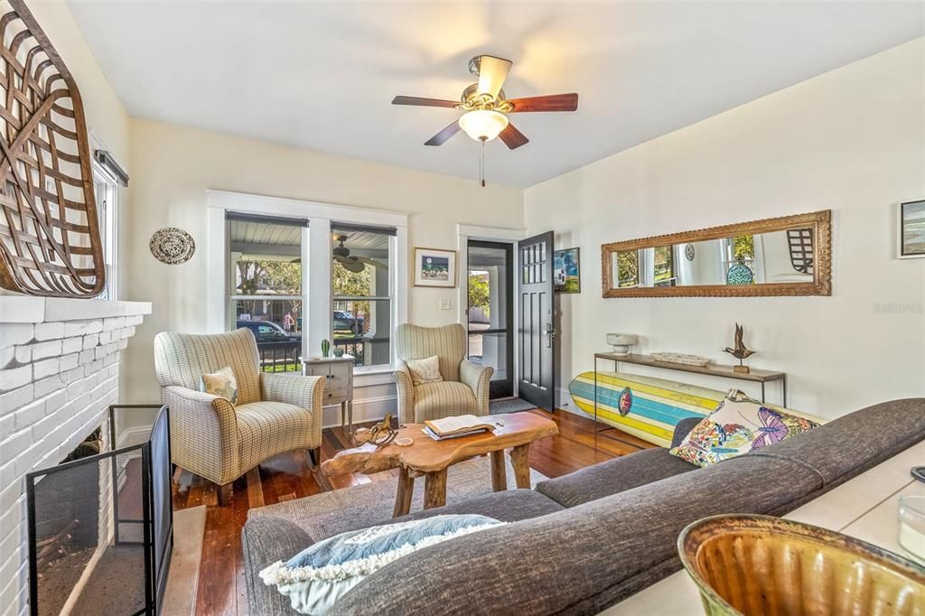 На продажу: $769,000 (4 спален, 3 ванн, 1970 Квадратных фут)