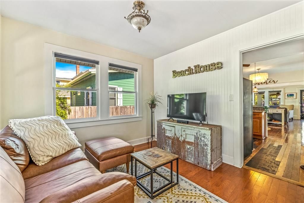 На продажу: $769,000 (4 спален, 3 ванн, 1970 Квадратных фут)