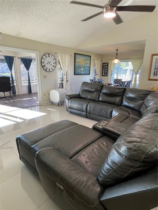 For Sale: $366,900 (2 beds, 2 baths, 1549 Square Feet)