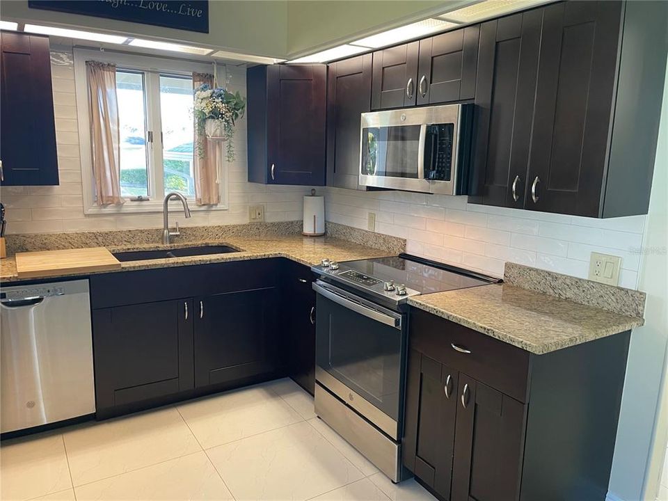 For Sale: $366,900 (2 beds, 2 baths, 1549 Square Feet)