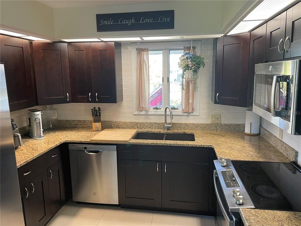 For Sale: $366,900 (2 beds, 2 baths, 1549 Square Feet)