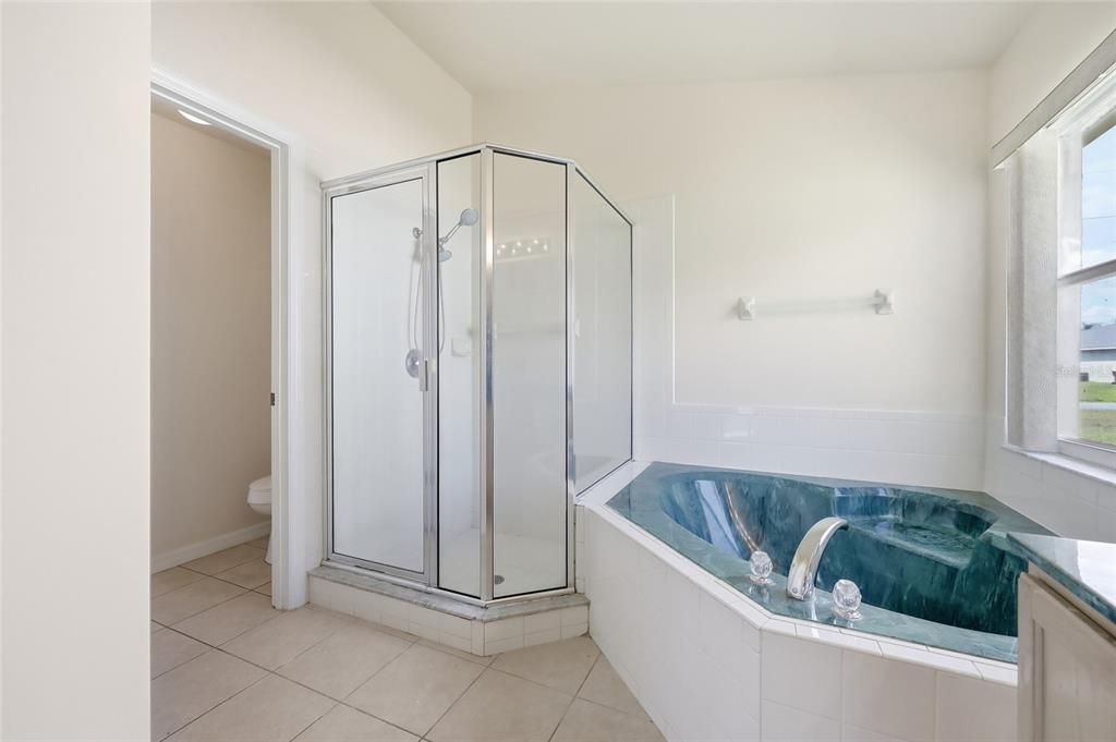 For Rent: $2,100 (4 beds, 2 baths, 2081 Square Feet)