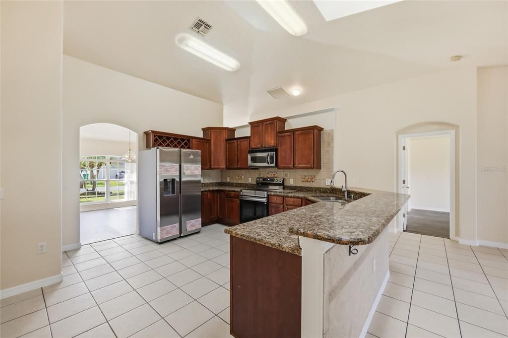 For Rent: $2,100 (4 beds, 2 baths, 2081 Square Feet)