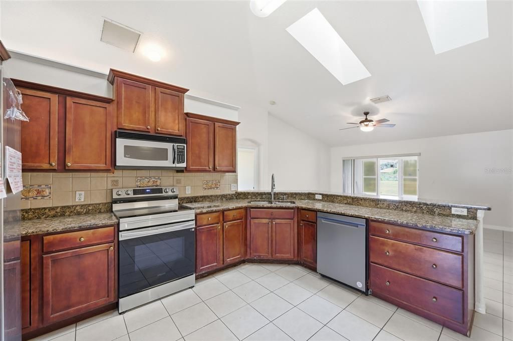 For Rent: $2,100 (4 beds, 2 baths, 2081 Square Feet)