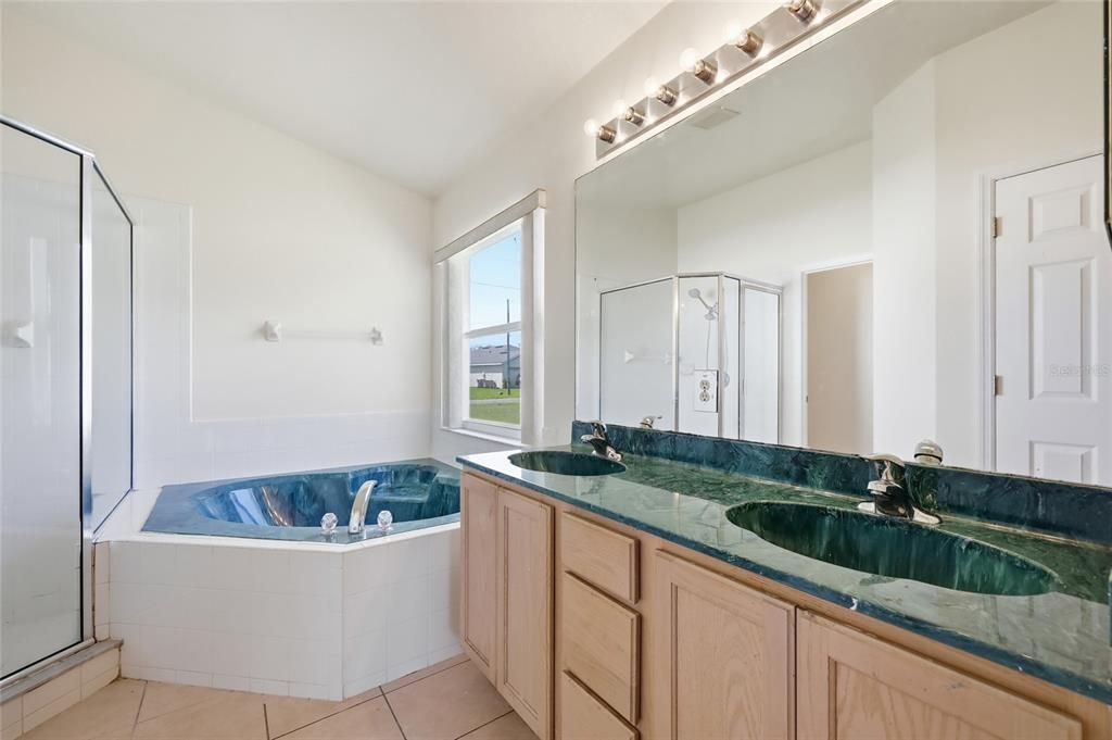 For Rent: $2,100 (4 beds, 2 baths, 2081 Square Feet)