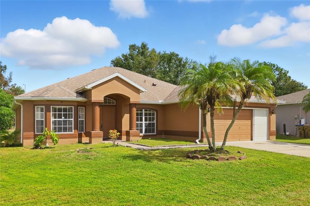 For Rent: $2,100 (4 beds, 2 baths, 2081 Square Feet)