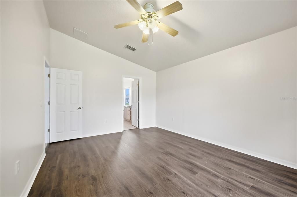 For Rent: $2,100 (4 beds, 2 baths, 2081 Square Feet)