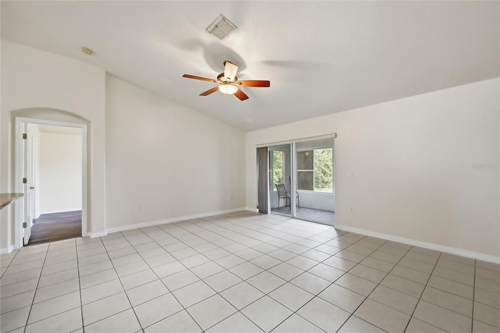 For Rent: $2,100 (4 beds, 2 baths, 2081 Square Feet)