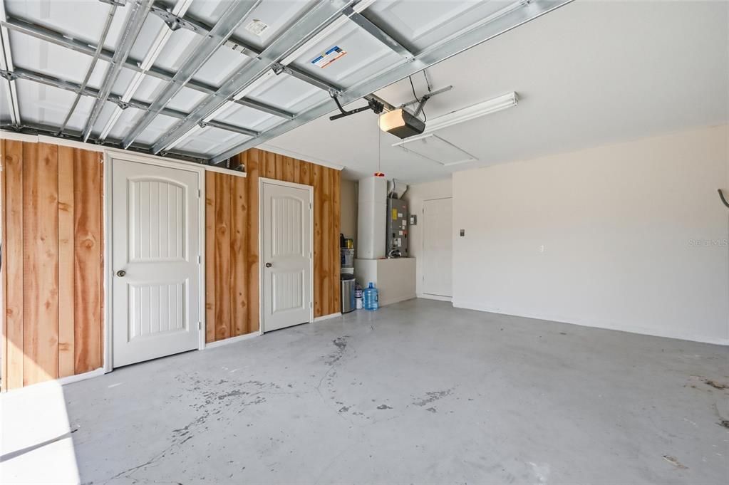 For Rent: $2,100 (4 beds, 2 baths, 2081 Square Feet)