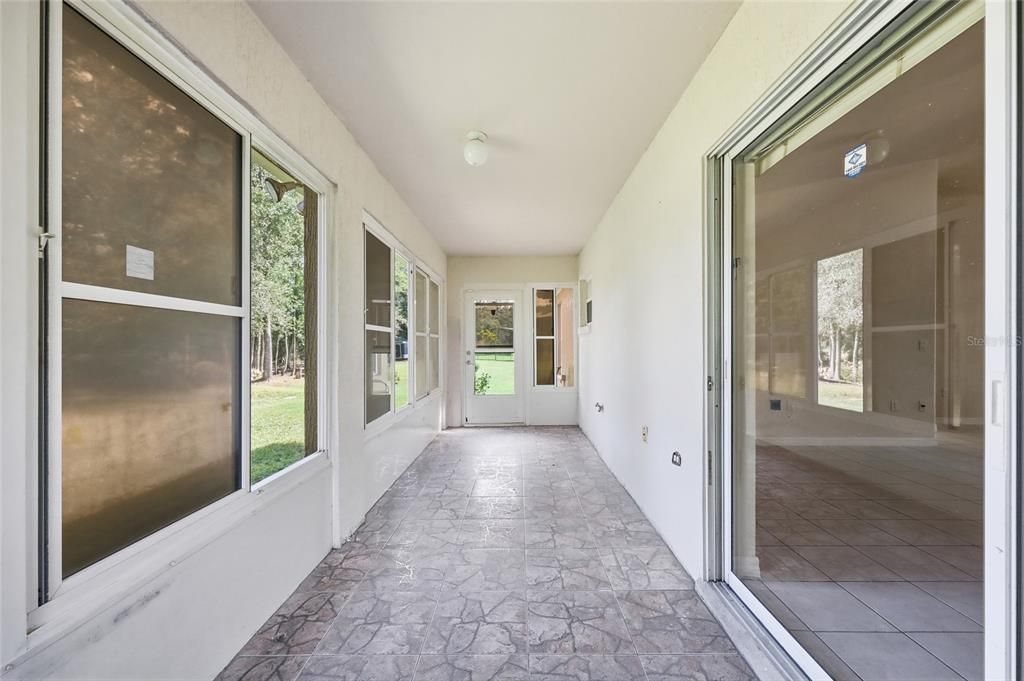 For Rent: $2,100 (4 beds, 2 baths, 2081 Square Feet)