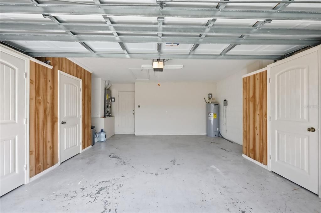 For Rent: $2,100 (4 beds, 2 baths, 2081 Square Feet)