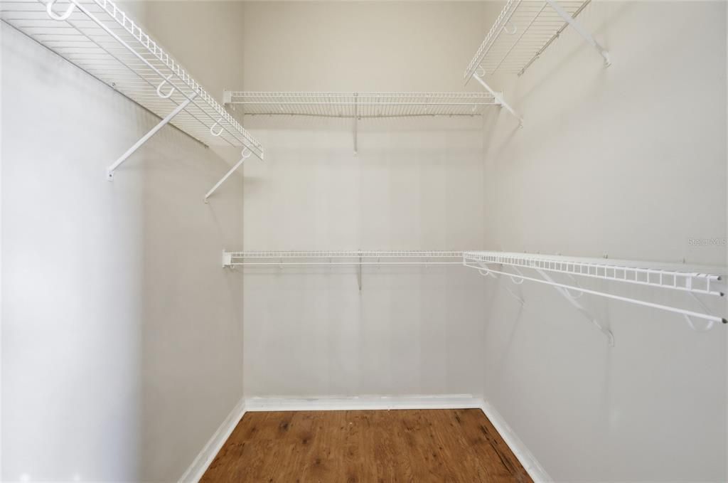 For Rent: $2,100 (4 beds, 2 baths, 2081 Square Feet)