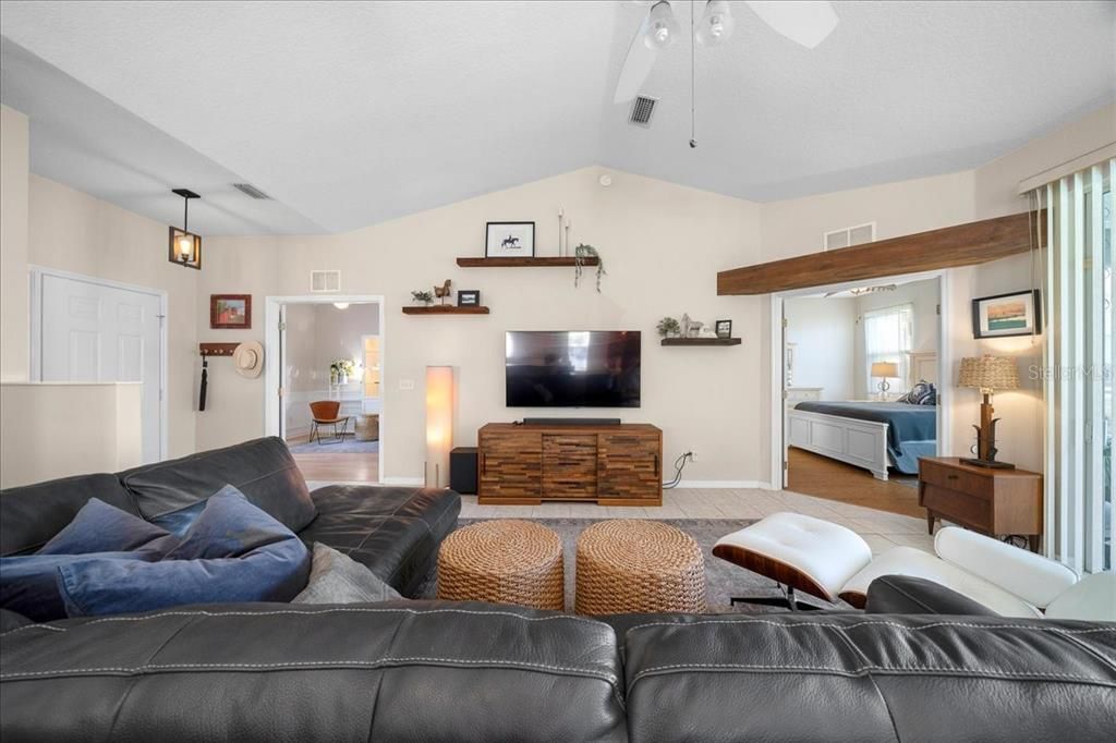 For Sale: $329,000 (3 beds, 2 baths, 1488 Square Feet)