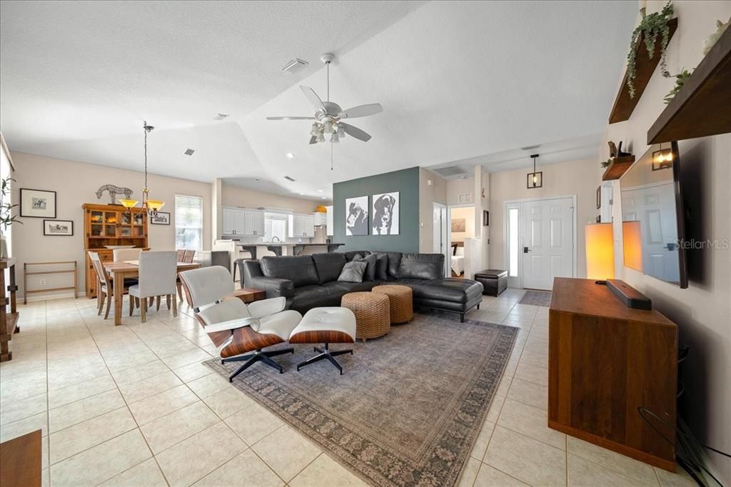 For Sale: $329,000 (3 beds, 2 baths, 1488 Square Feet)