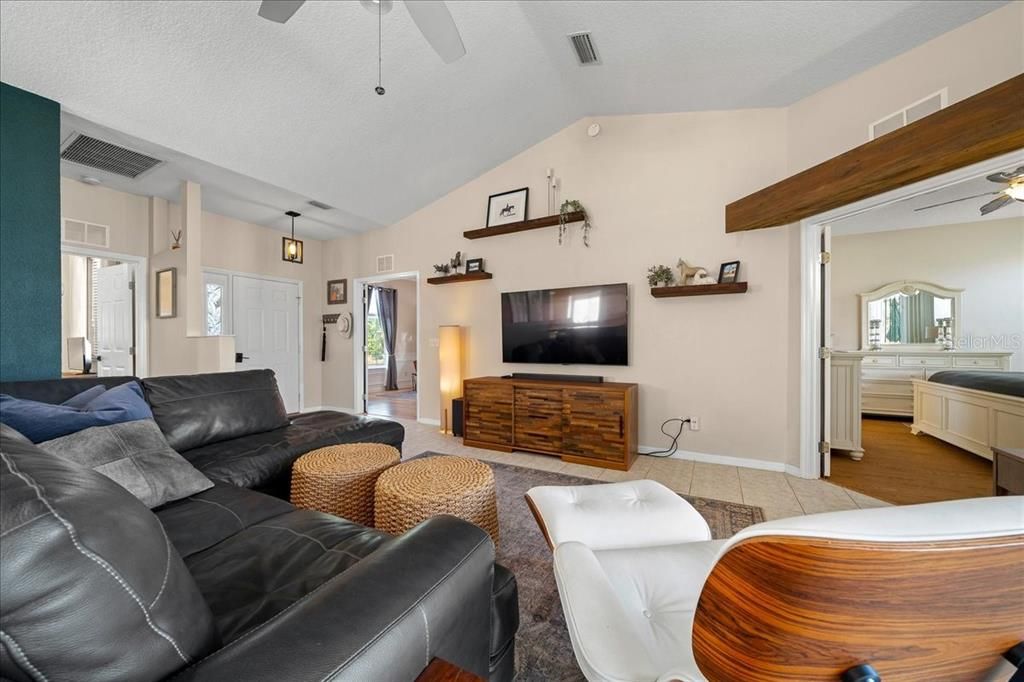 For Sale: $329,000 (3 beds, 2 baths, 1488 Square Feet)