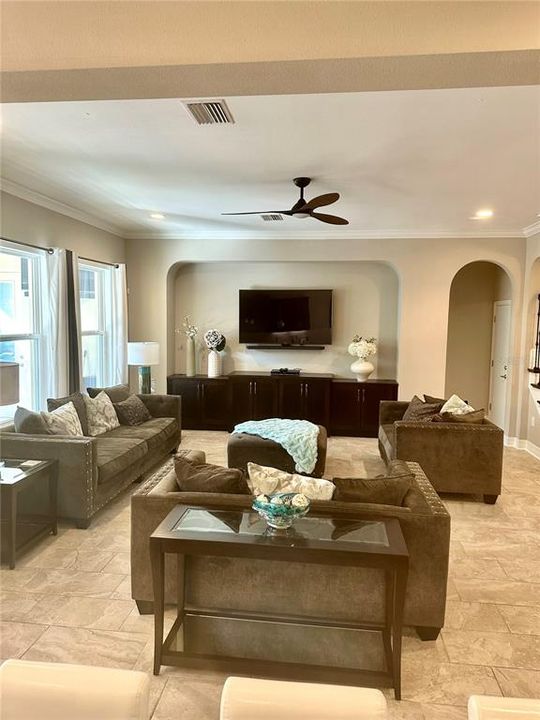 En Venta: $899,000 (4 camas, 3 baños, 3443 Pies cuadrados)