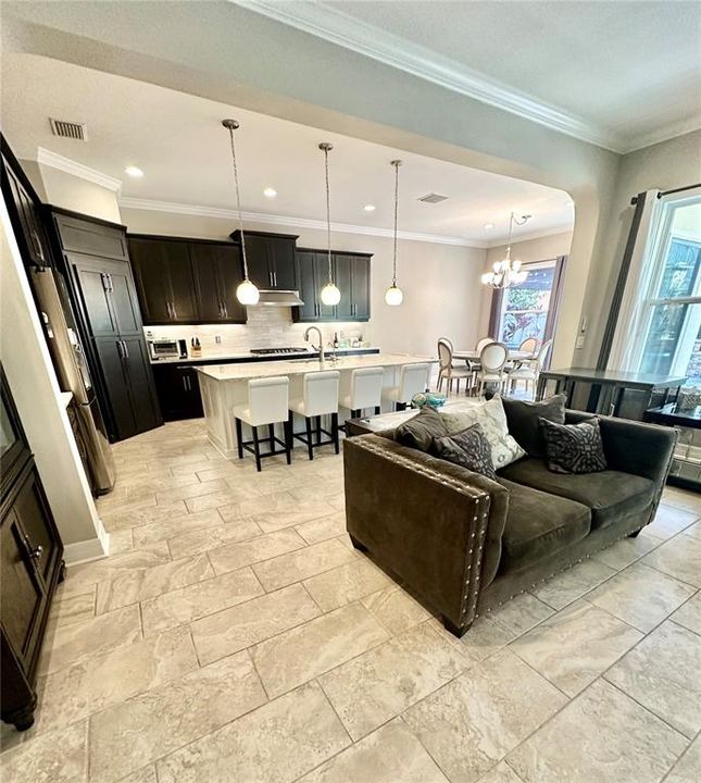 En Venta: $899,000 (4 camas, 3 baños, 3443 Pies cuadrados)