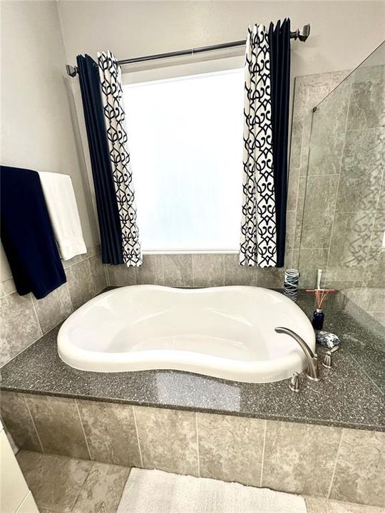 En Venta: $899,000 (4 camas, 3 baños, 3443 Pies cuadrados)