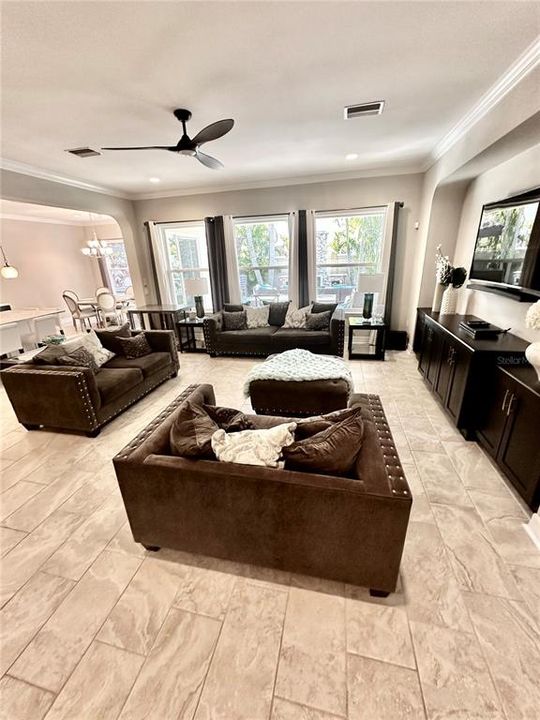 En Venta: $899,000 (4 camas, 3 baños, 3443 Pies cuadrados)