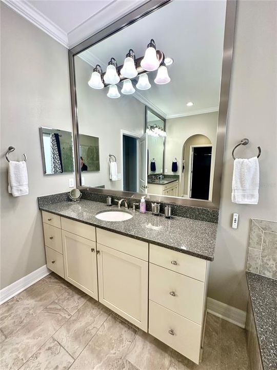 En Venta: $899,000 (4 camas, 3 baños, 3443 Pies cuadrados)