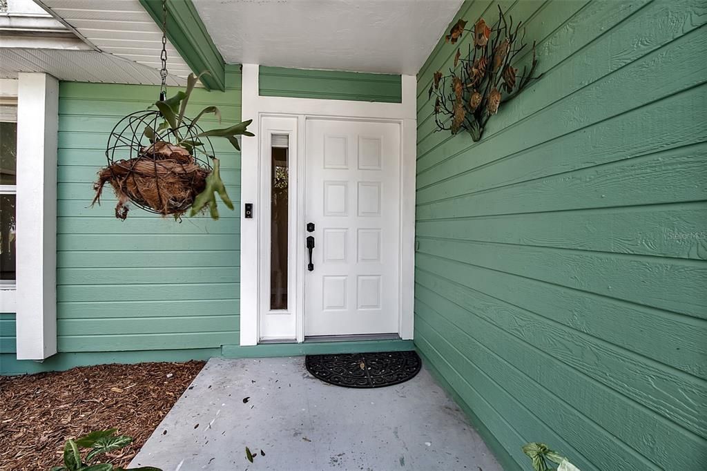 合同活跃: $439,900 (4 贝兹, 2 浴室, 1716 平方英尺)