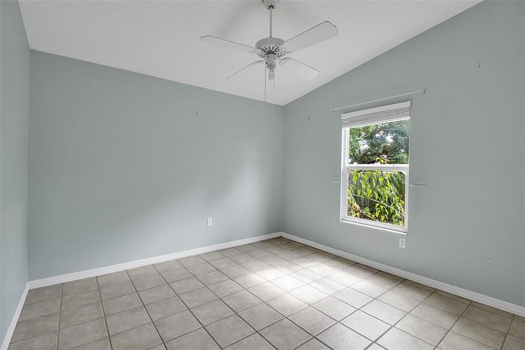 合同活跃: $439,900 (4 贝兹, 2 浴室, 1716 平方英尺)