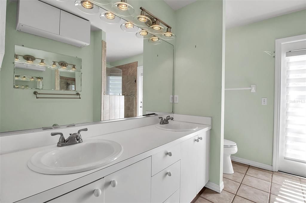 合同活跃: $439,900 (4 贝兹, 2 浴室, 1716 平方英尺)