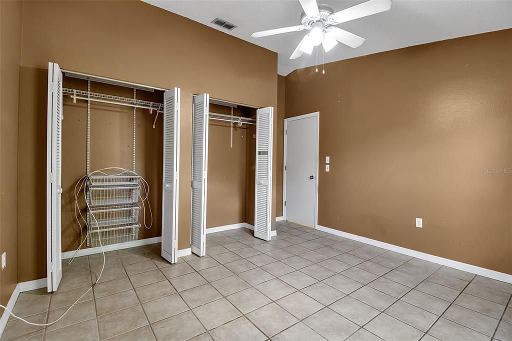 合同活跃: $439,900 (4 贝兹, 2 浴室, 1716 平方英尺)