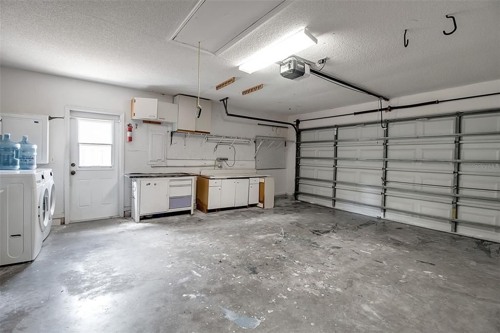 合同活跃: $439,900 (4 贝兹, 2 浴室, 1716 平方英尺)