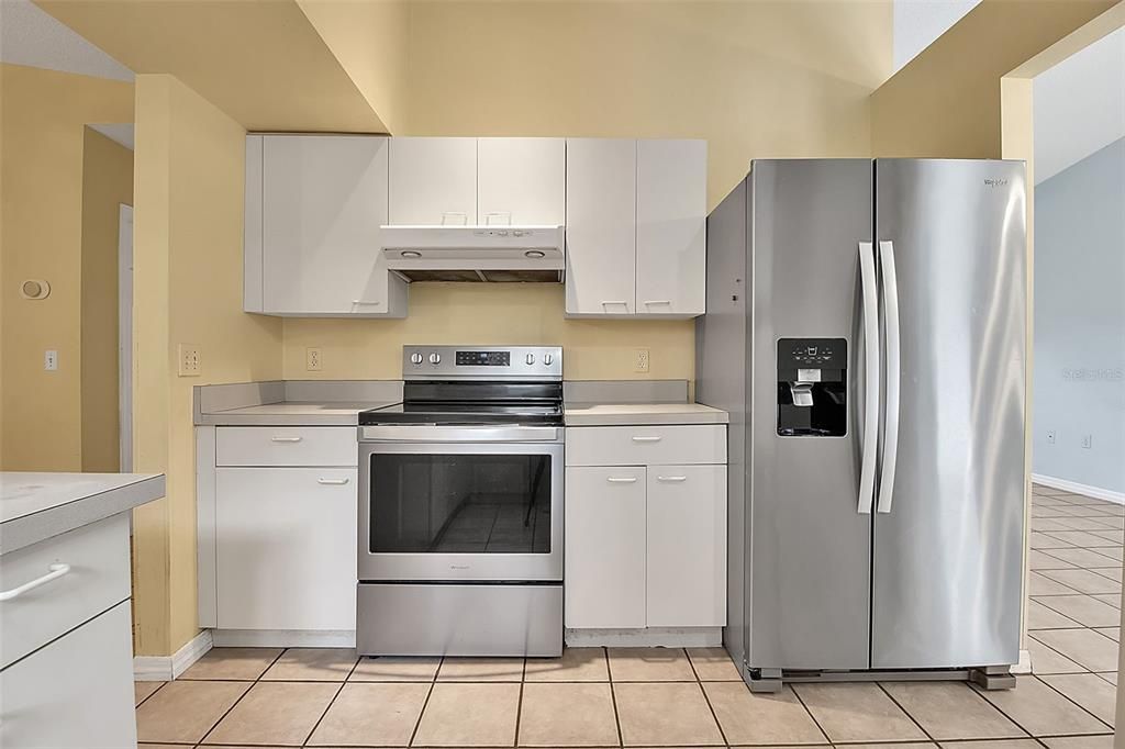 合同活跃: $439,900 (4 贝兹, 2 浴室, 1716 平方英尺)