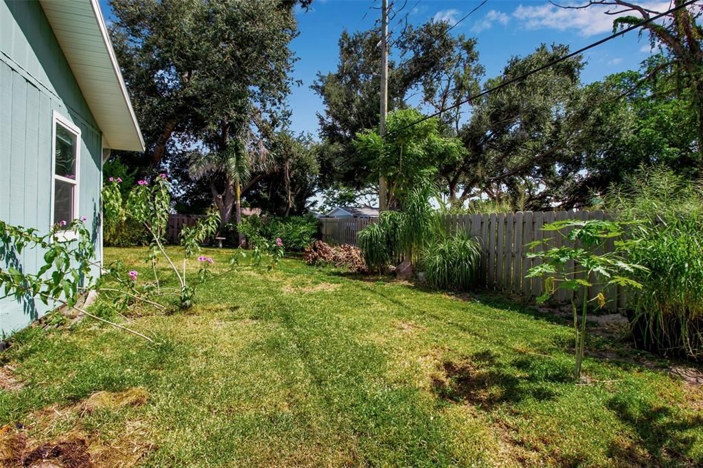 合同活跃: $439,900 (4 贝兹, 2 浴室, 1716 平方英尺)