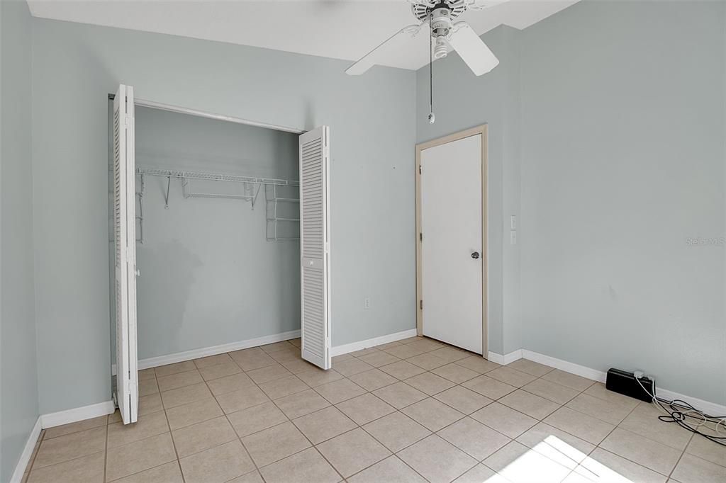 合同活跃: $439,900 (4 贝兹, 2 浴室, 1716 平方英尺)