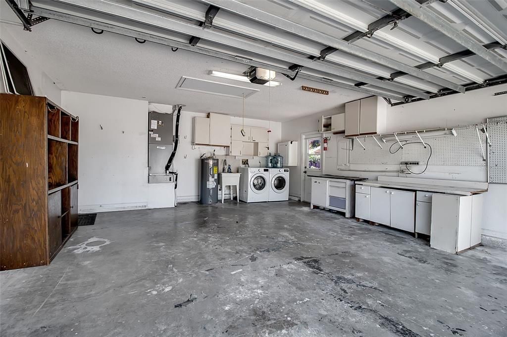 合同活跃: $439,900 (4 贝兹, 2 浴室, 1716 平方英尺)