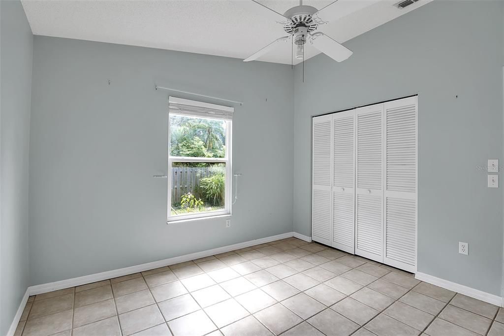 合同活跃: $439,900 (4 贝兹, 2 浴室, 1716 平方英尺)