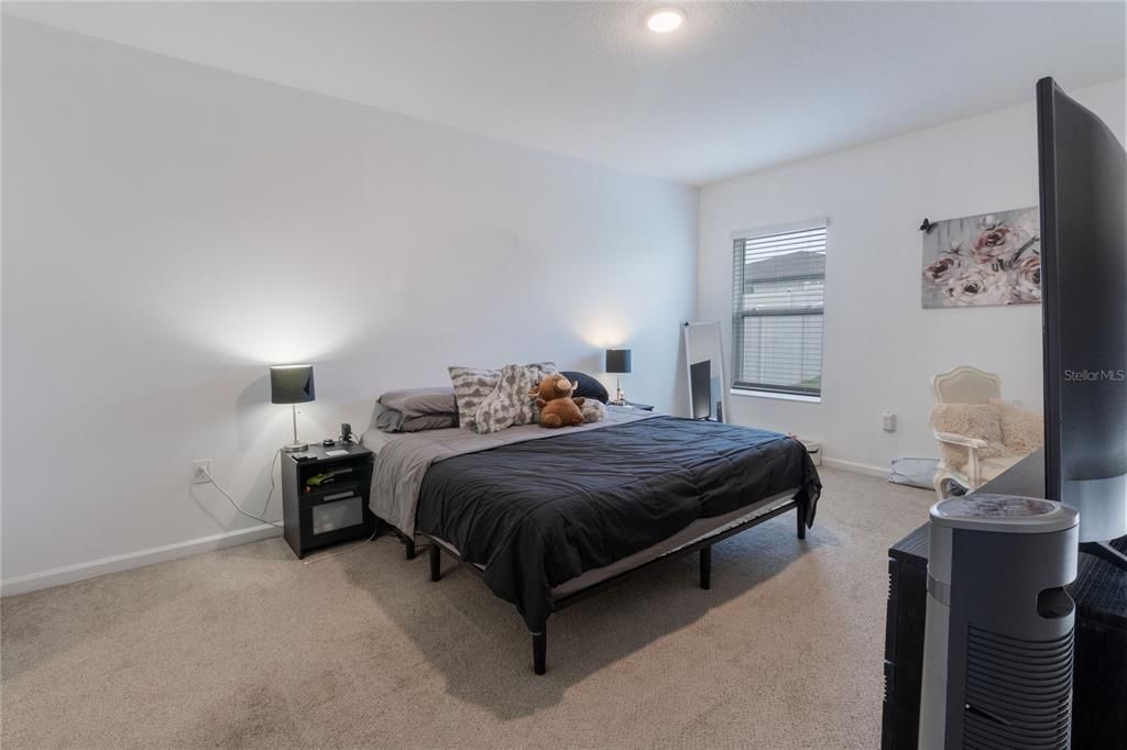 For Rent: $1,999 (3 beds, 2 baths, 1447 Square Feet)