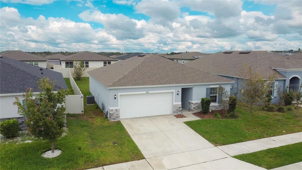 For Rent: $1,999 (3 beds, 2 baths, 1447 Square Feet)