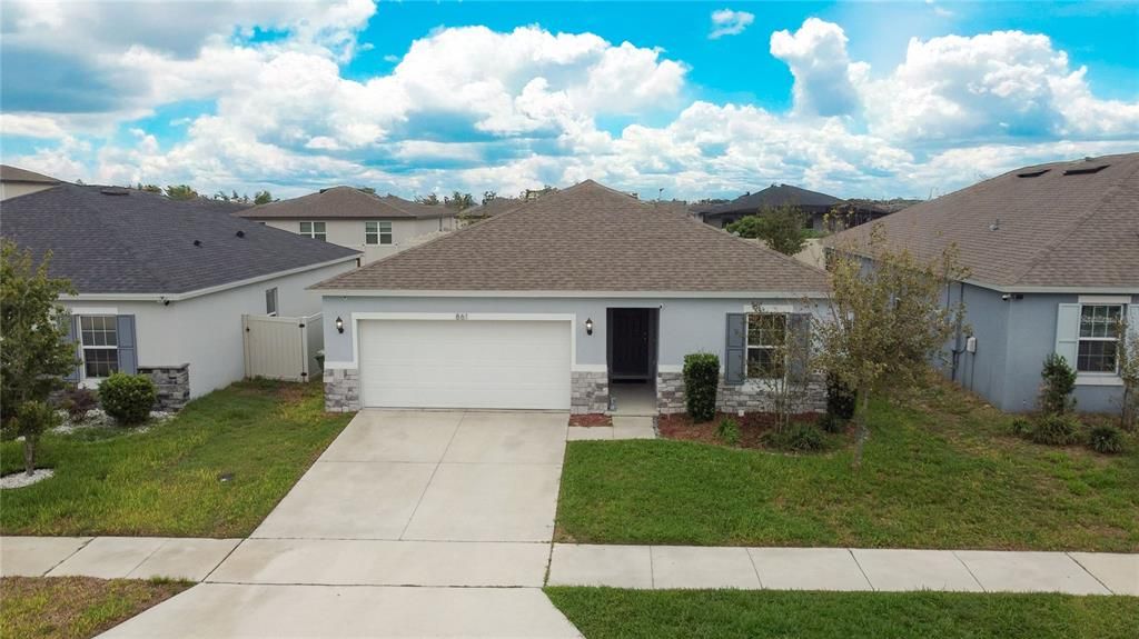 For Rent: $1,999 (3 beds, 2 baths, 1447 Square Feet)