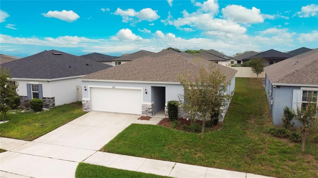 For Rent: $1,999 (3 beds, 2 baths, 1447 Square Feet)