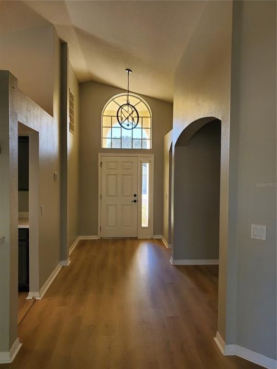 For Sale: $359,000 (4 beds, 3 baths, 1789 Square Feet)