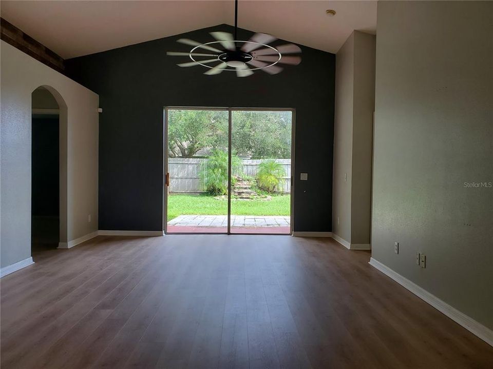 For Sale: $359,000 (4 beds, 3 baths, 1789 Square Feet)