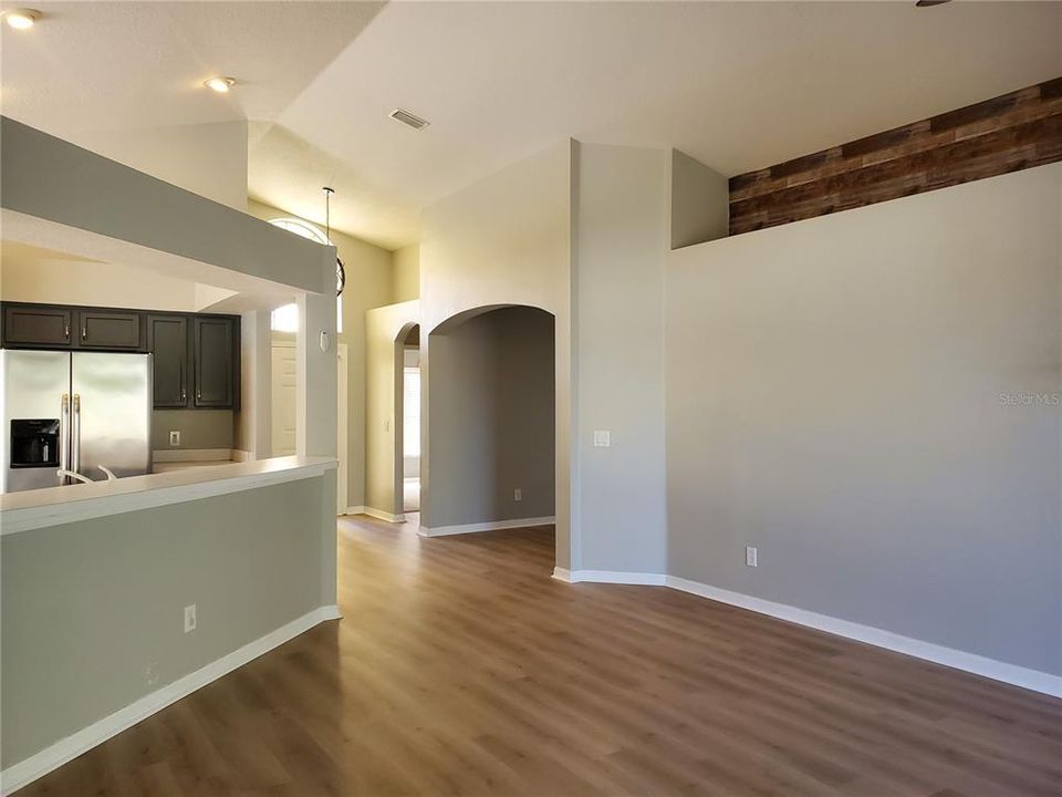 For Sale: $359,000 (4 beds, 3 baths, 1789 Square Feet)