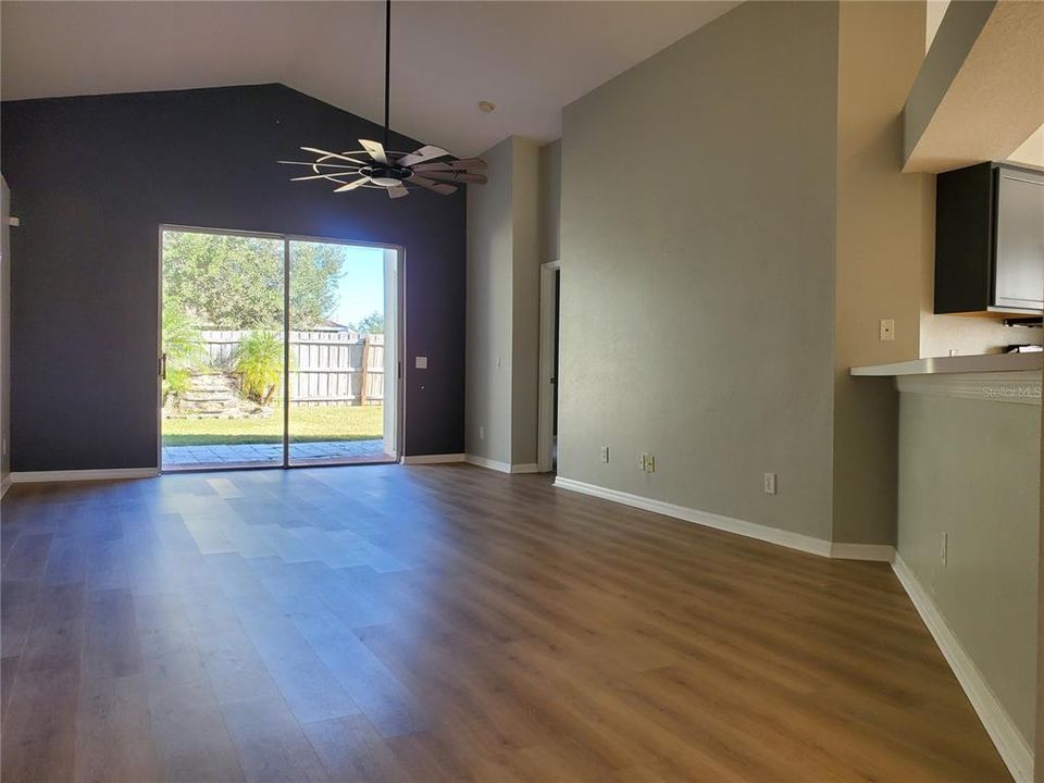 For Sale: $359,000 (4 beds, 3 baths, 1789 Square Feet)