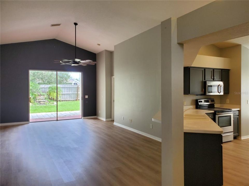 For Sale: $359,000 (4 beds, 3 baths, 1789 Square Feet)