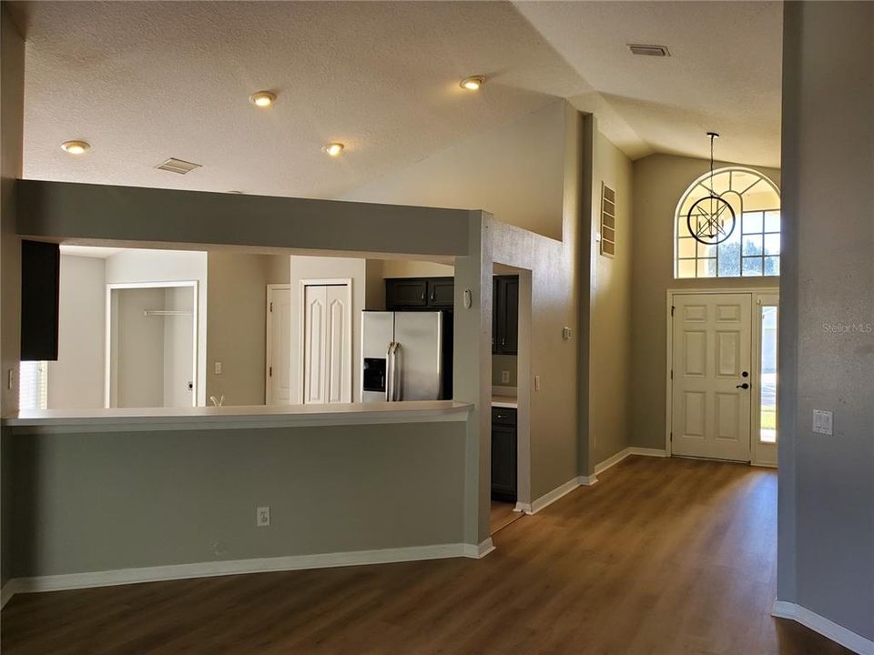 For Sale: $359,000 (4 beds, 3 baths, 1789 Square Feet)