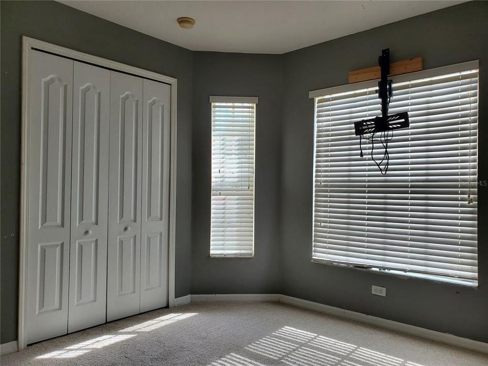 For Sale: $359,000 (4 beds, 3 baths, 1789 Square Feet)