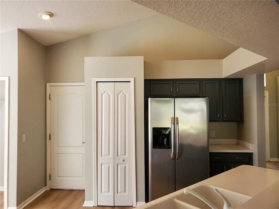 For Sale: $359,000 (4 beds, 3 baths, 1789 Square Feet)